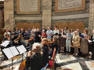 T2muziek treedt op in Rome