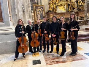 T2 musiceert in beroemde Sint Pieter